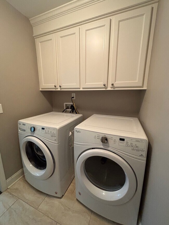 Building Photo - 531 Waterlily Dr
