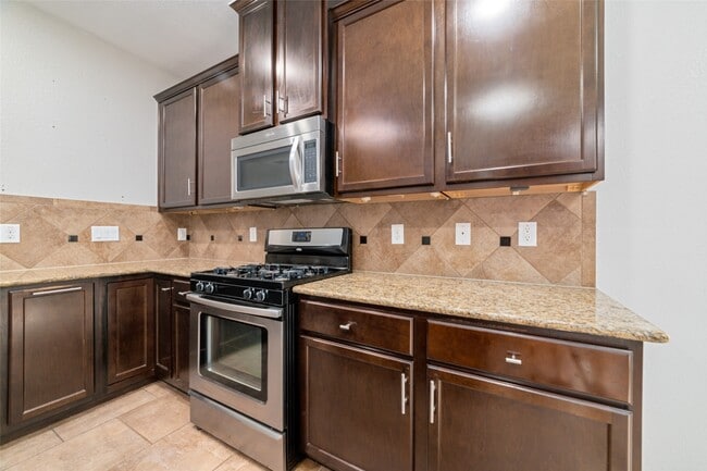 Building Photo - 5115 Whitebridge Ln