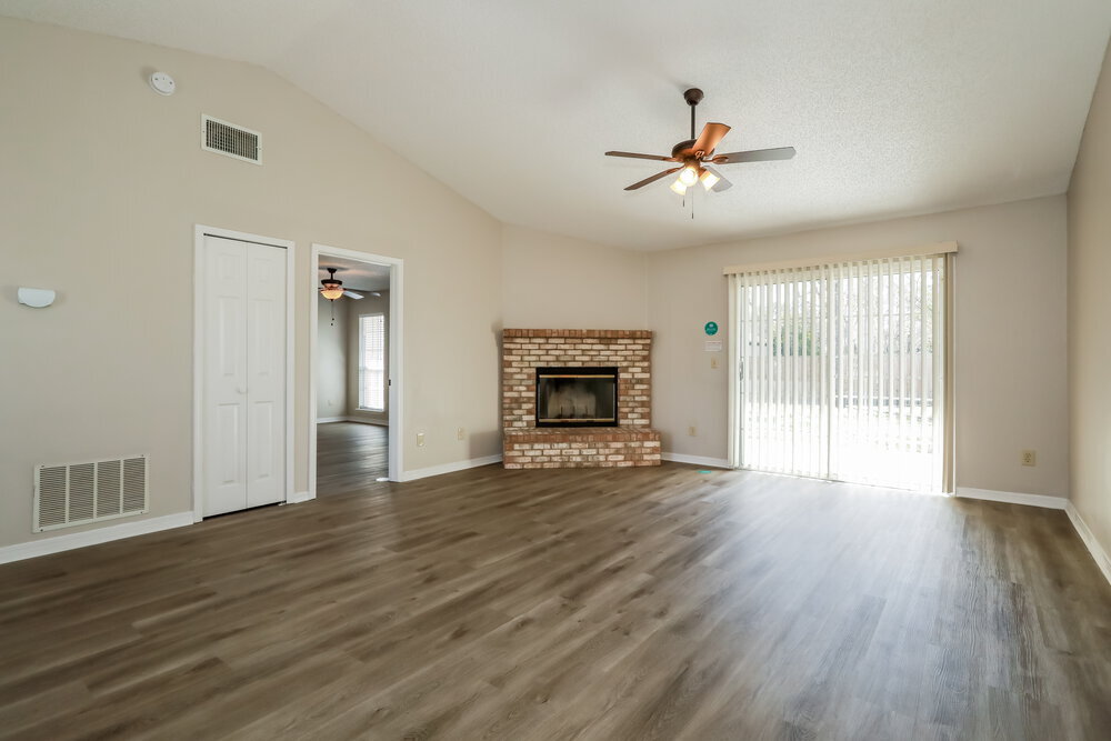 Building Photo - 8022 Loch Lomond Ln