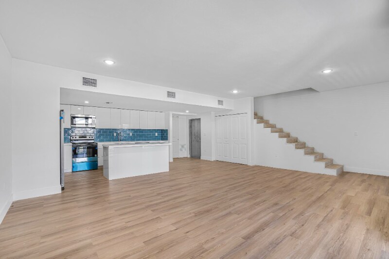 Building Photo - 16955 SW 100th Ave