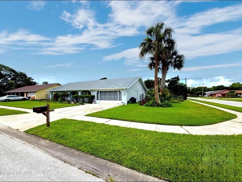 Primary Photo - 1952 Menger Cir