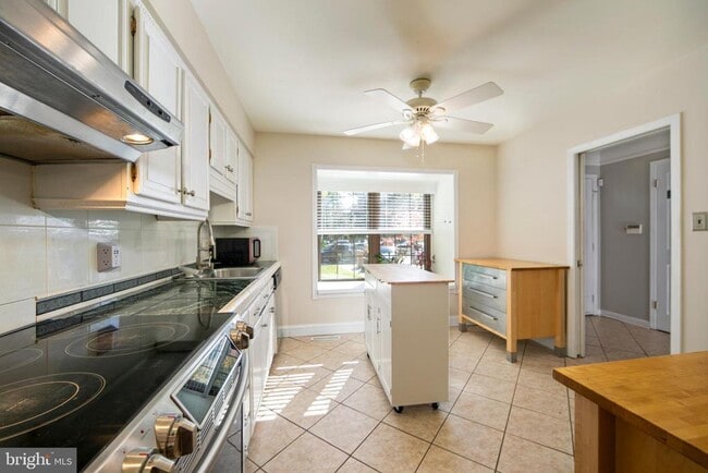 Building Photo - 723 Kings Croft Dr