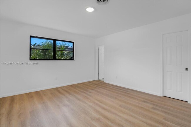 Building Photo - 4210 SW 20th St