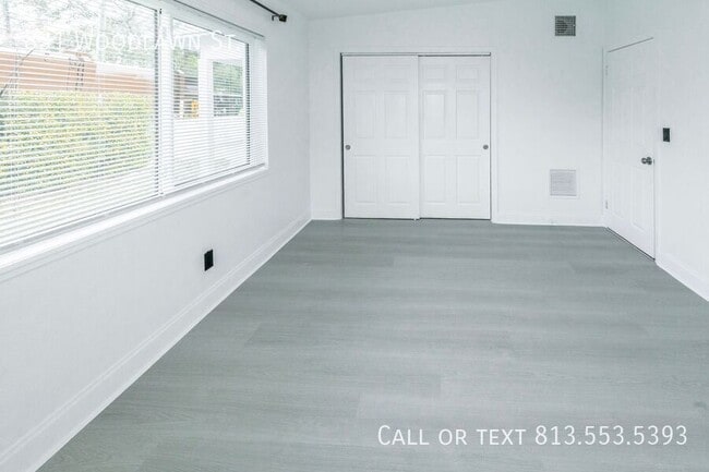 Building Photo - 831 Woodlawn St