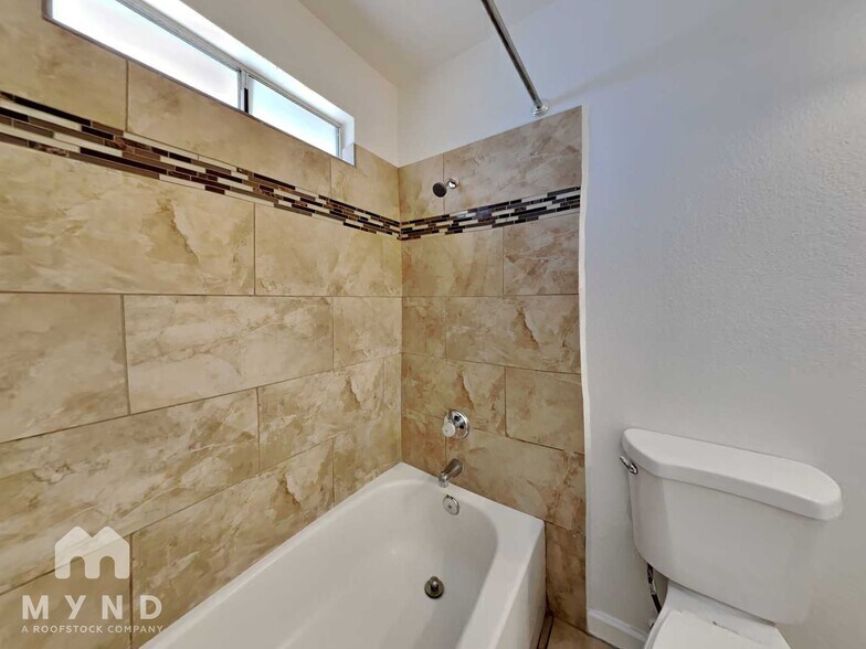 Building Photo - 8336 N 105th Ln