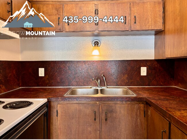 Building Photo - 375 W 550 N