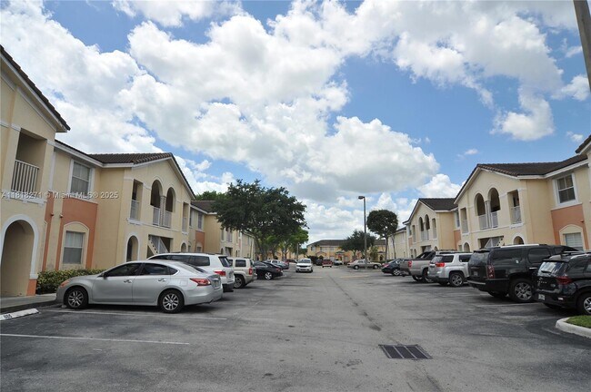Building Photo - 1658 SE 28th Ct