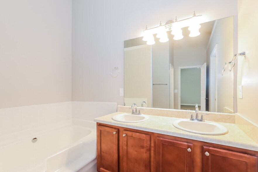 Building Photo - 142 Southwind Ln