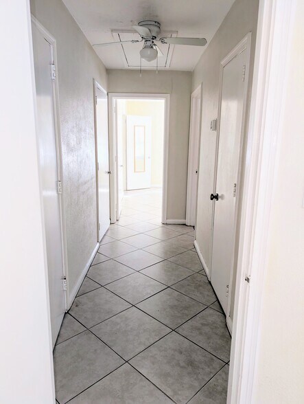 Building Photo - 1010 Indian Beach Dr