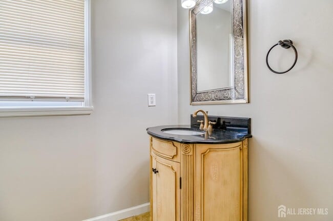 Building Photo - 3 Green Acres Ave