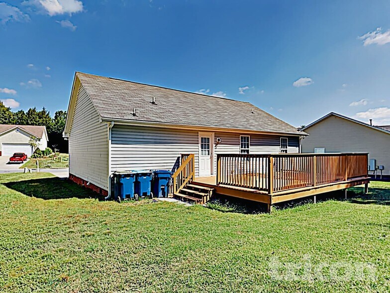 Building Photo - 923 Loch Lomond Cir