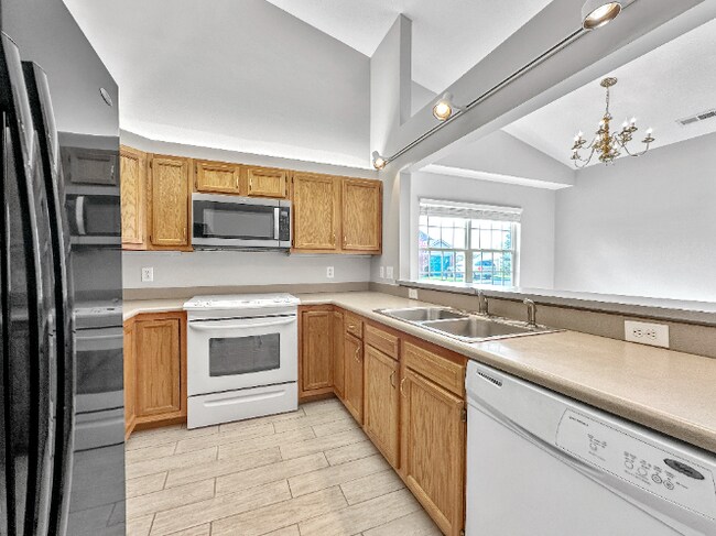 Building Photo - Beautiful 2 Beds 2 Baths Villa in Far South