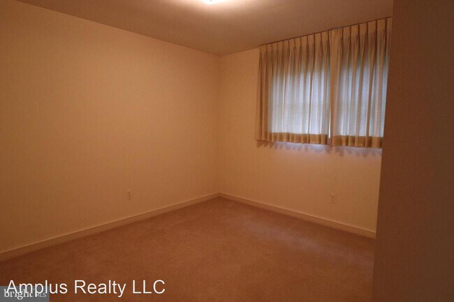 Building Photo - 5 br, 3 bath House - 6655 TENNYSON DR