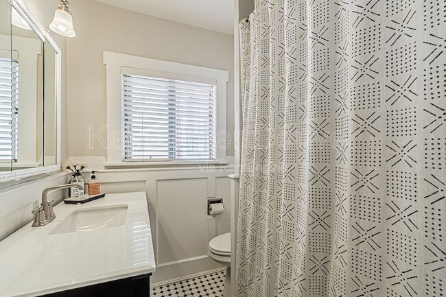 Building Photo - 555 Harrison St