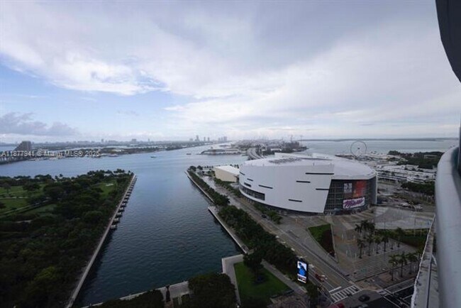 Building Photo - 888 Biscayne Blvd