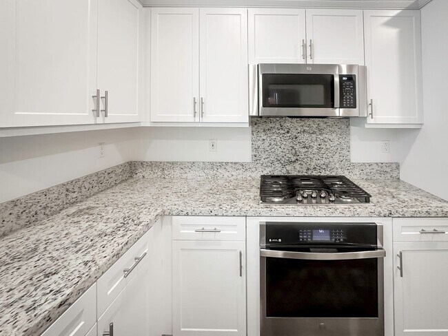 Building Photo - Beautiful Newer Construction,Townhome, 3 Bedroom / 2 Bathroom Home FOR RENT