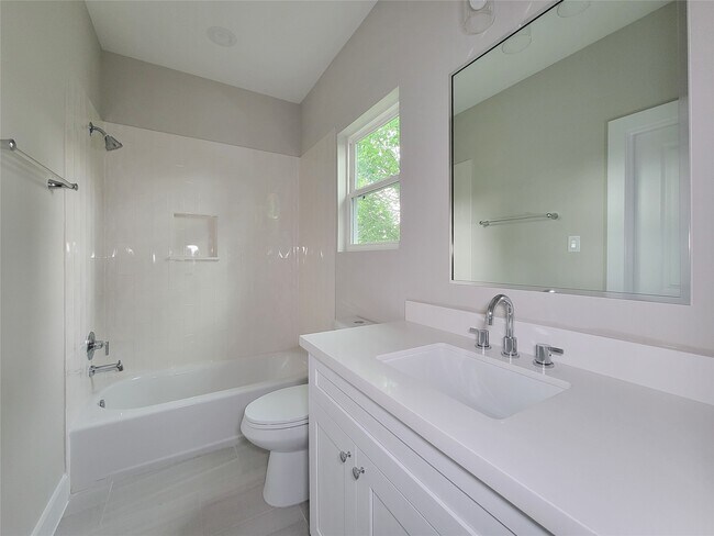 Building Photo - 8014 Huntington Spgs Ln