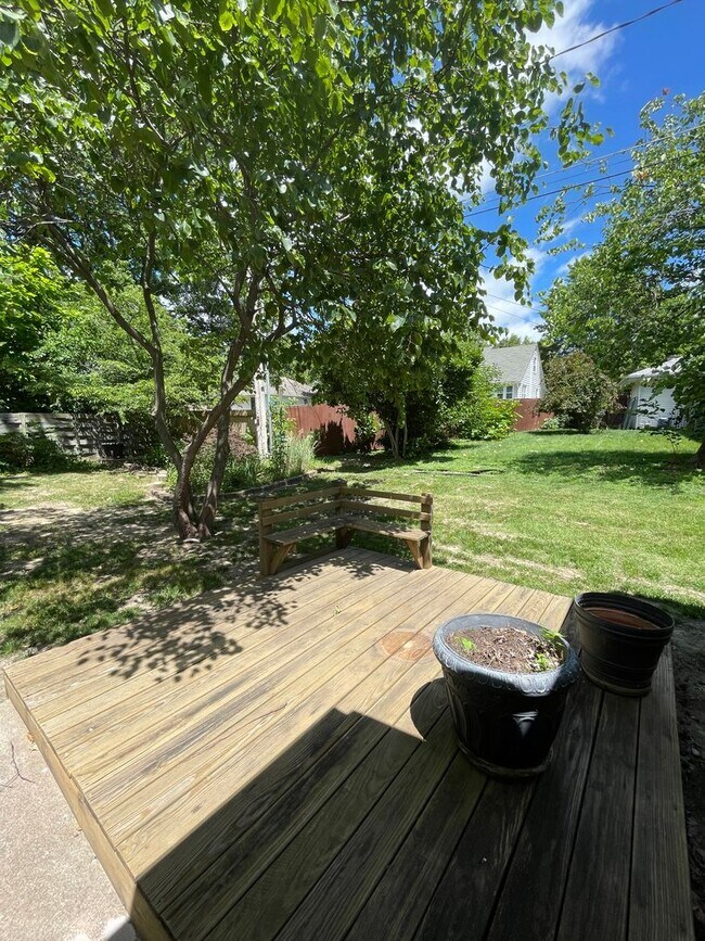 Building Photo - 609 Heidman