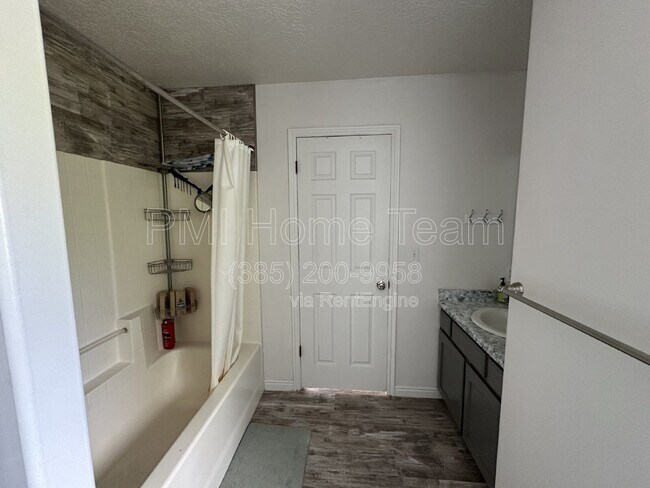 Building Photo - 619 W 2300 S
