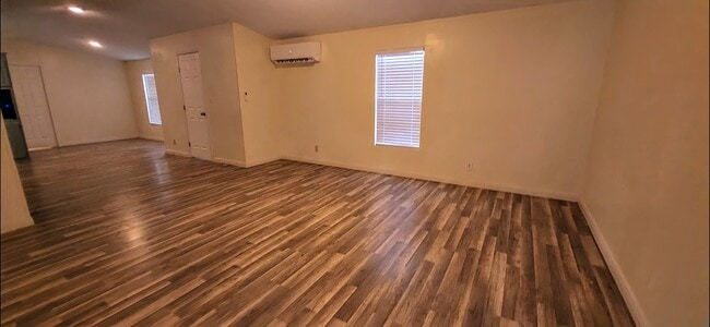 Building Photo - 2555 Lee Turner Rd