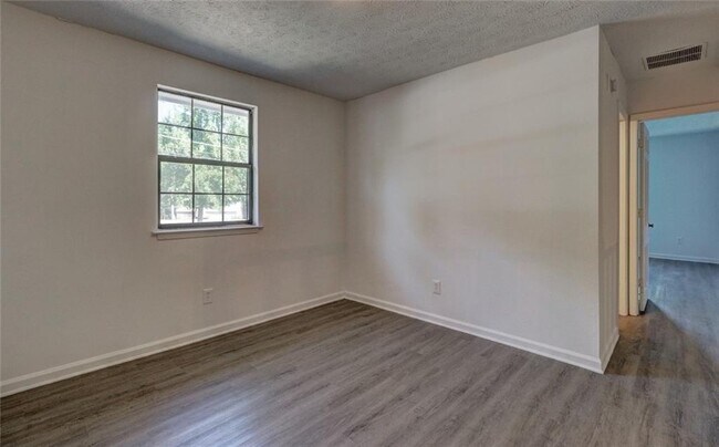 Building Photo - 2091 Mallard Way