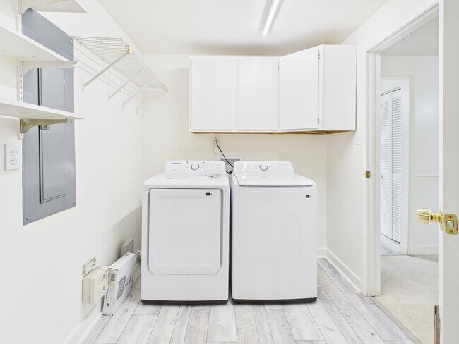 Building Photo - 13102 Morning Hill Ln