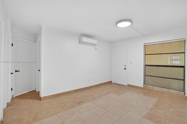 Building Photo - 1600 S Le Jeune Rd