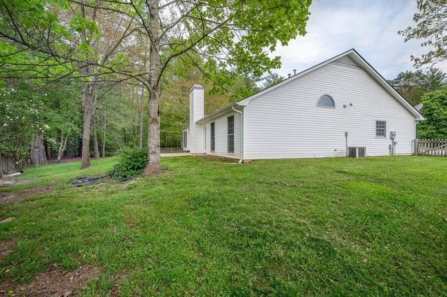 Building Photo - Nice Home in Fletcher!