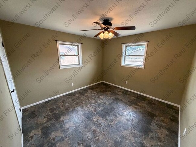 Building Photo - Spacious 3 bedroom 2 bath home