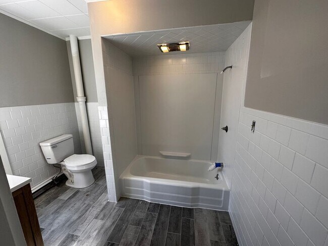 Building Photo - 24 W High St