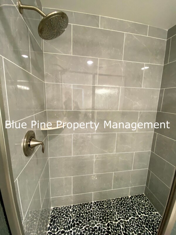 Building Photo - 1000 Sloane Way