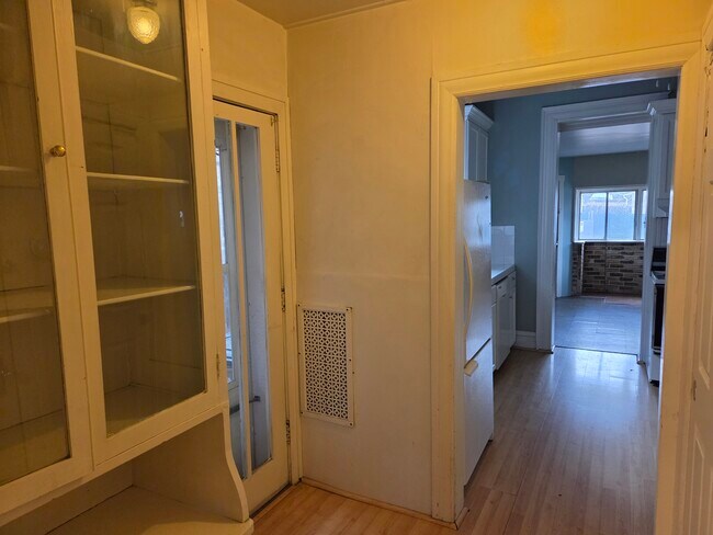 Building Photo - 1250 E 100 S