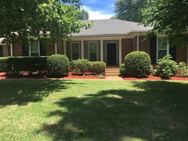 Building Photo - 705 Spring House Circle