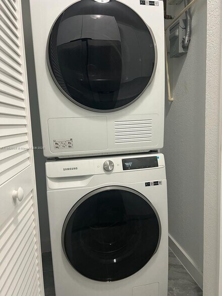 Building Photo - 2448 NW 42nd St