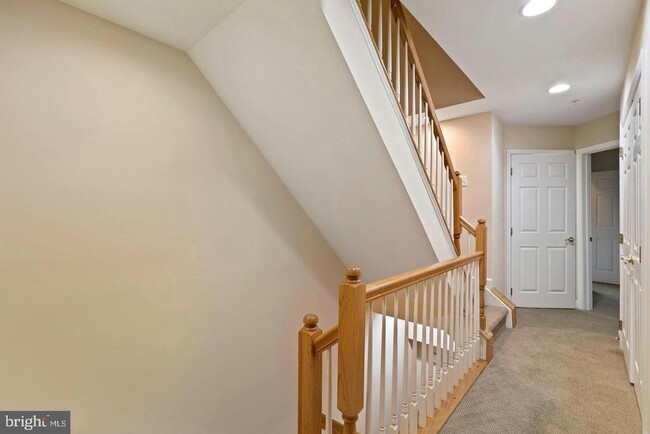 Building Photo - 8878 Ashgrove House Ln