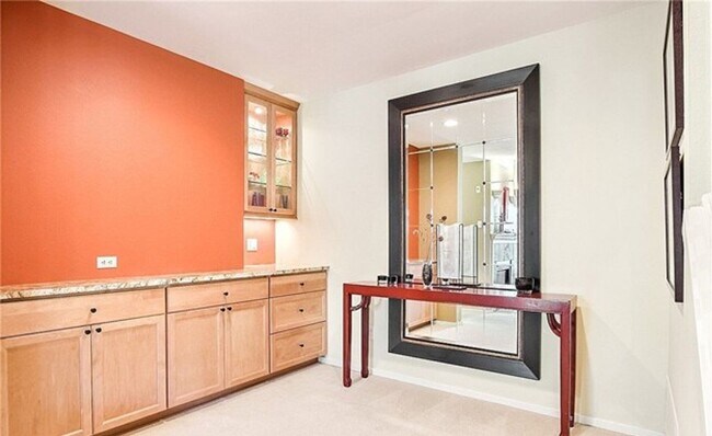 Building Photo - Stylish Upgraded Townhome Near Redmond Town Center & Sammamish Trail