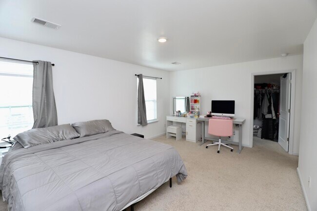 Building Photo - 2037 Elmridge Rd