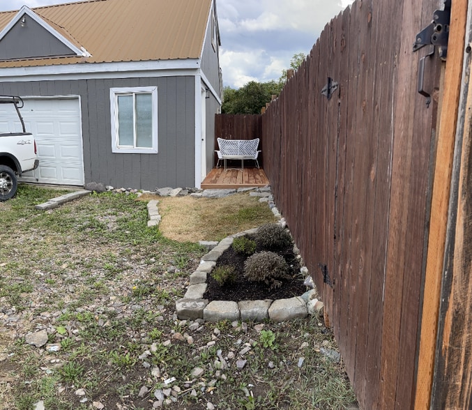 Building Photo - 708 11th Ave W