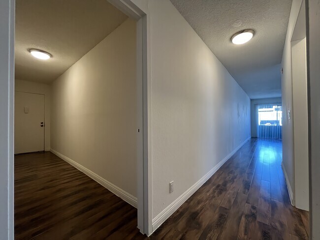 Building Photo - ind6738