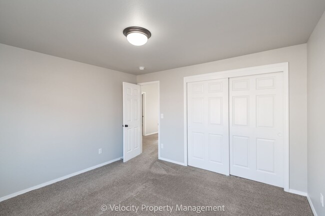 Building Photo - Beautifully Remodeled 4 Bedroom + Office H...