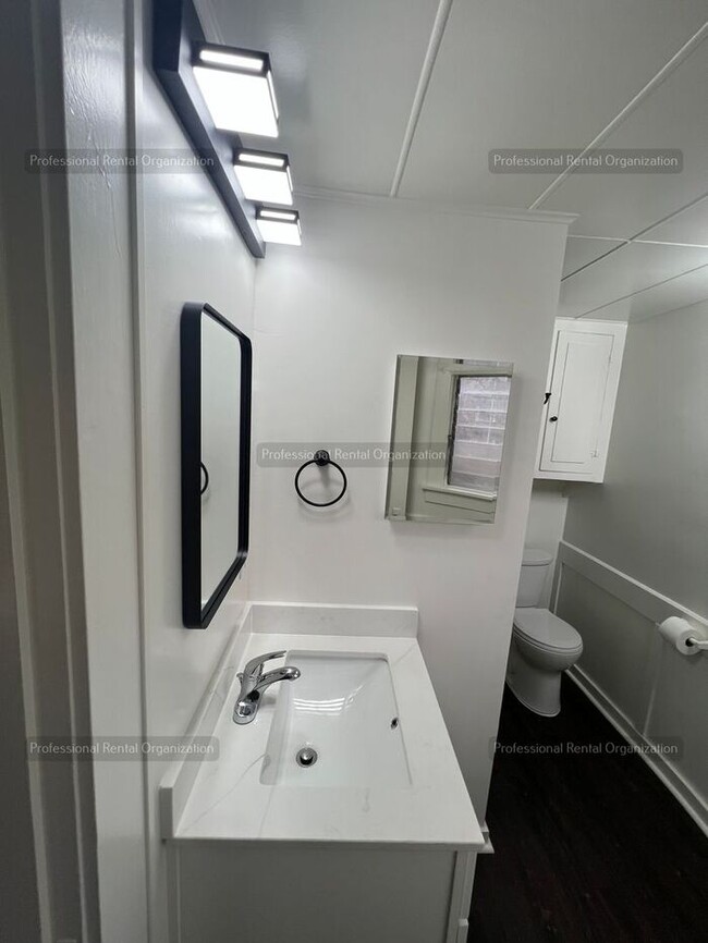 Building Photo - Experience the charm of Napa, CA living in this one-bedroom, one-bathroom apartment. Available now!!