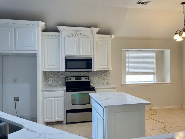 Building Photo - Gorgeous 4-bedroom home!