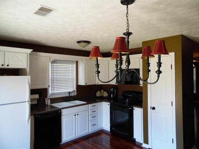 Building Photo - 1305 Amherst Dr