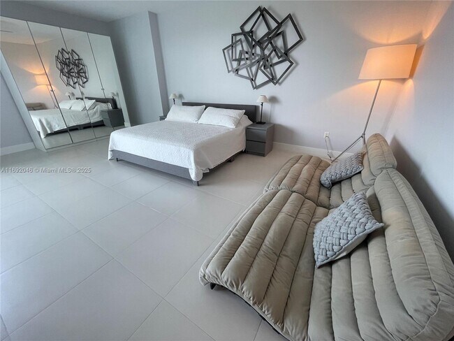 Building Photo - 17301 Biscayne Blvd