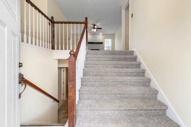 Building Photo - 1037 Persimmon Ct