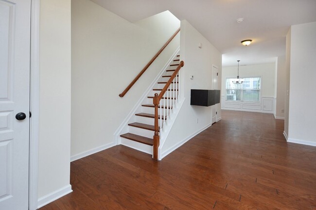 Building Photo - Townhome in Quiet Neighborhood
