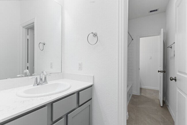 Building Photo - 31427 Vineyard Creek Dr