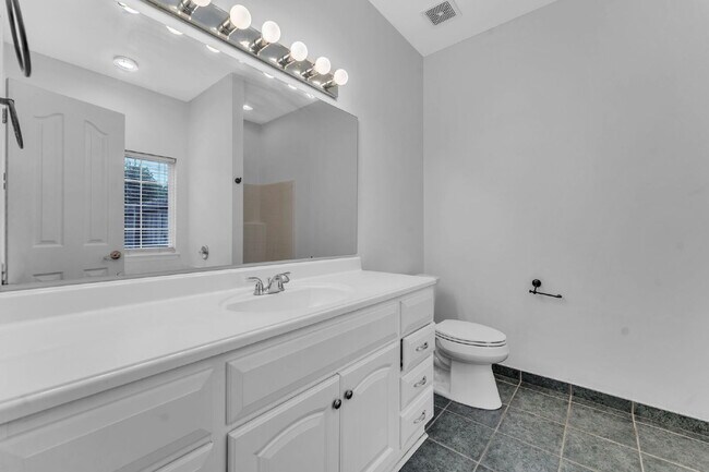 Building Photo - 21 Glencove Ct