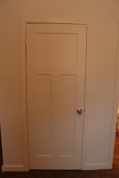 Building Photo - 10535 Mills Rd