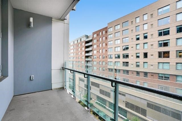 Building Photo - 9 Ave at Port Imperial